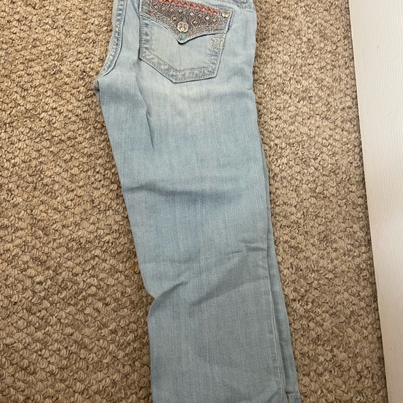 Authentic Mid-Rise Miss Me Jean Capri Beautiful pink, teal and sparkles! - Picture 3 of 4